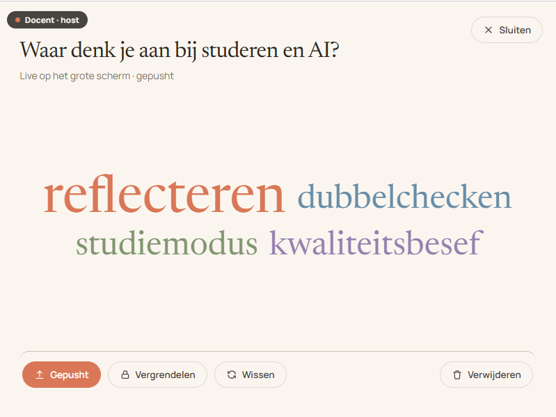 Woordwolk live op het grote scherm met de vraag Waar denk je aan bij studeren en AI